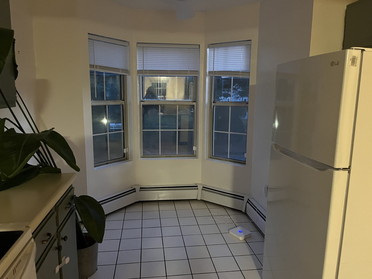 Building Photo - 565 Quaker Ln