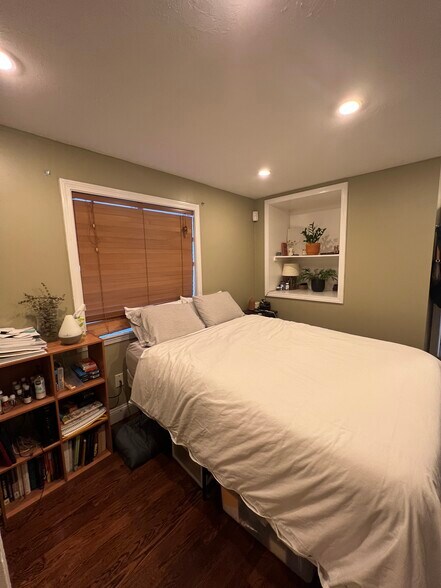 Building Photo - 735 Somerville Ave