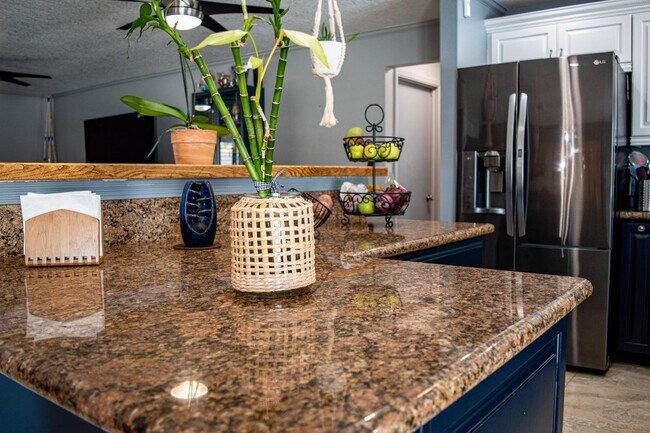Building Photo - 5432 Sandhurst Cir S
