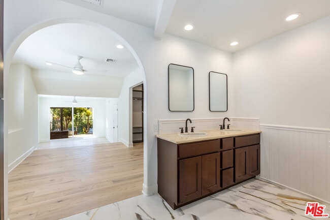 Building Photo - 835 Camino Santos Reyes