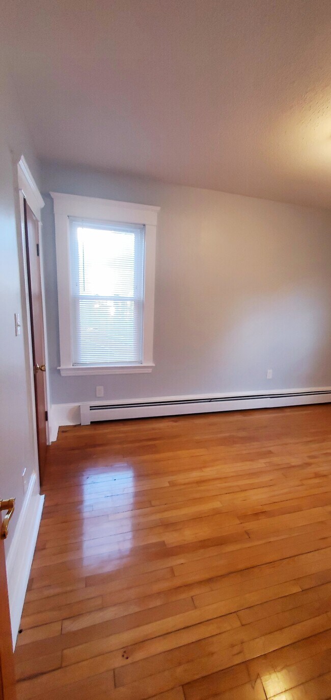 Building Photo - 398 Bedford St