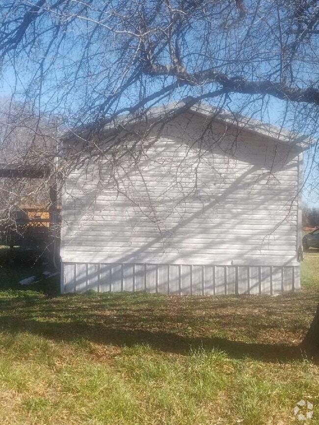 Building Photo - 4 BR 2 Bath 1,216 sq ft singlewide mobile ...