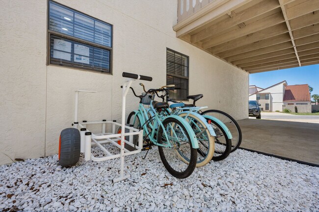 Building Photo - 17462 Front Beach Rd