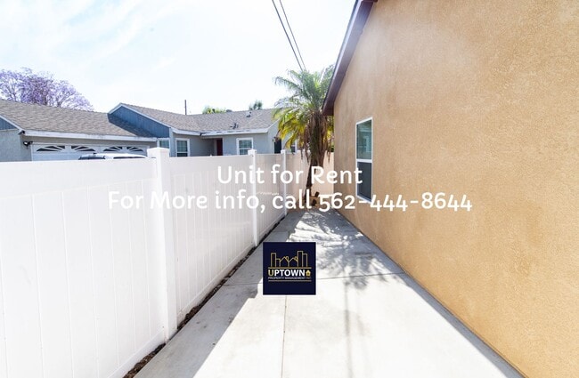 Building Photo - House - 2 Bedrooms / 1 Baths - Norwalk