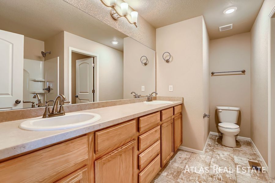 Building Photo - 710 Finch Dr