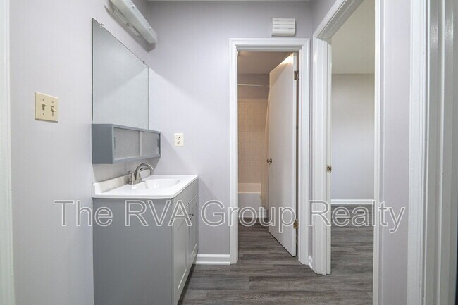 Building Photo - 3805 Woodlawn St