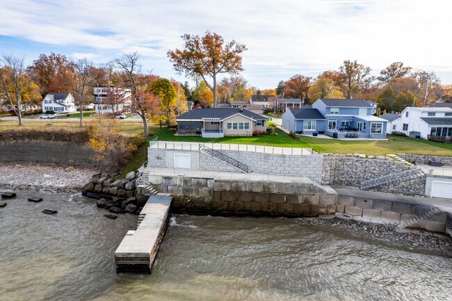 Building Photo - 32414 Lake Rd