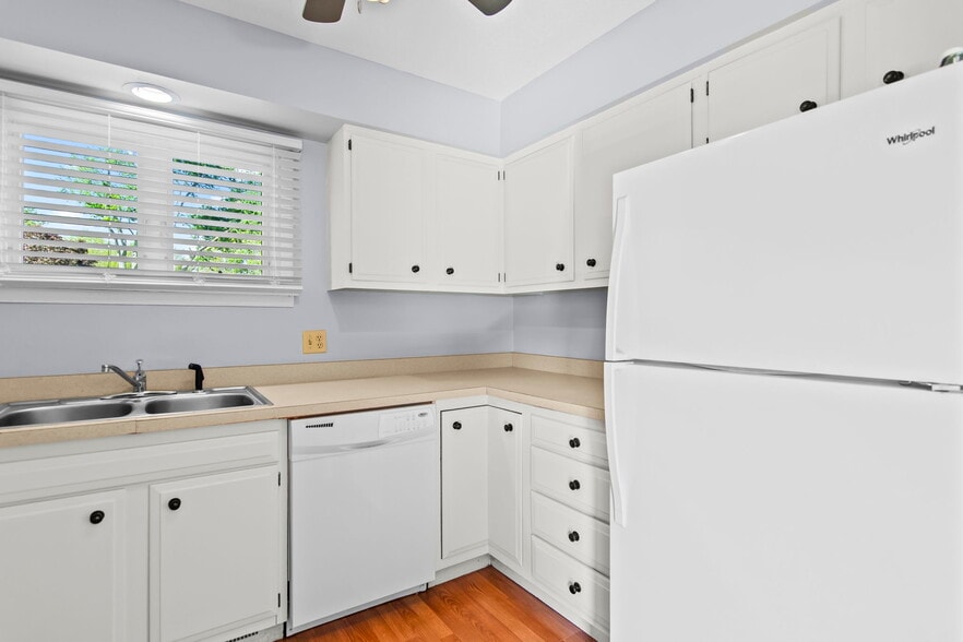 Building Photo - 204 Saxon Dr