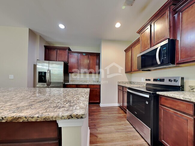 Building Photo - 19 Winslow Cir