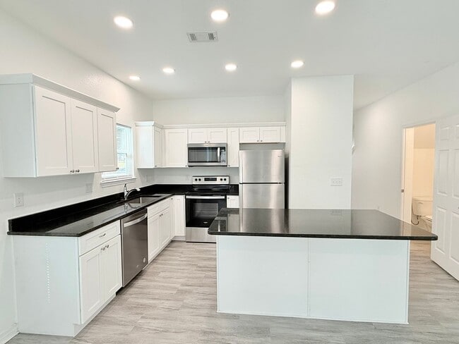 Building Photo - Spacious 4-Bedroom Home