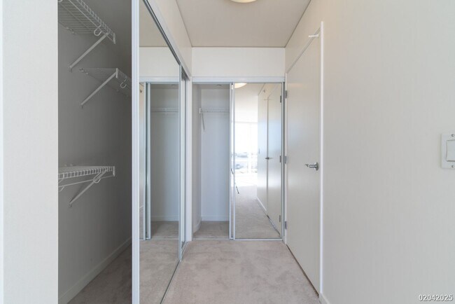 Building Photo - 2 BD/2 BA/2 Parking Condo in the Moana Pacific