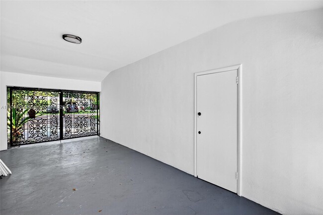 Building Photo - 839 NE 97th St
