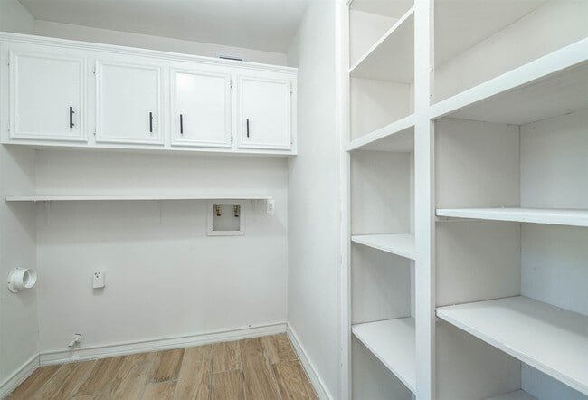 Building Photo - 3511 Tree Ln