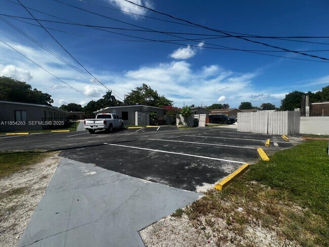 Building Photo - 2090 NW 31st St