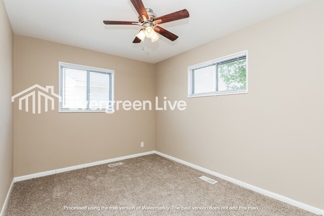 Building Photo - 125 Swallow Dr