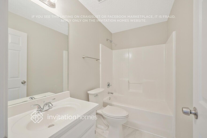 Building Photo - 325 Royal Garden Dr