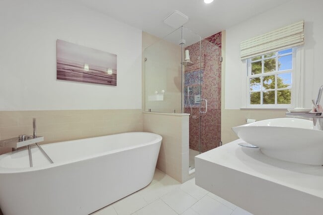 Building Photo - 8 Eldredge Pl