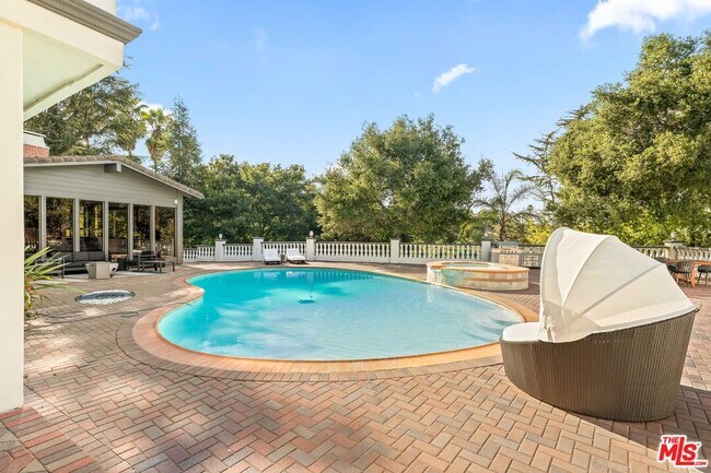 Building Photo - 3200 Oakley Dr