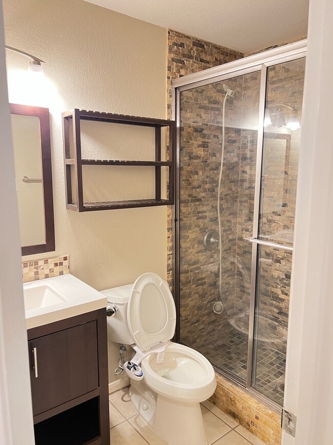 Building Photo - 2030 Waverly Glend Dr