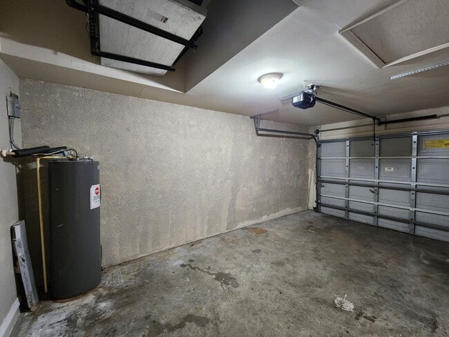 Building Photo - 2417 George Ave S