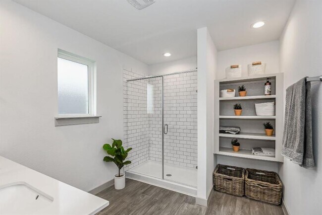 Building Photo - 910 Dairy Pr Dr
