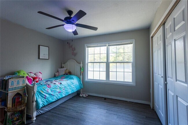 Building Photo - 1159 SW Valencia Heights Ave