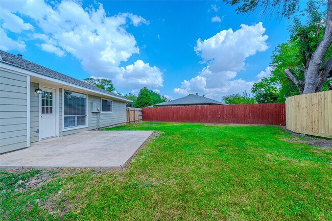 Building Photo - 2714 Flintrock Cir