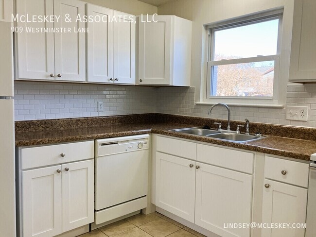 Building Photo - 909 Westminster Ln