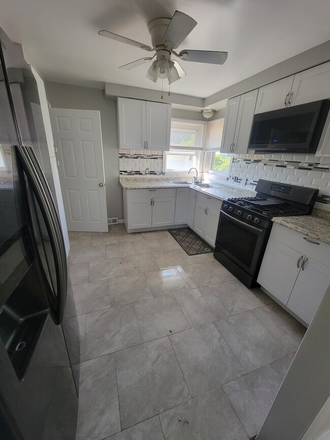 Building Photo - Maine