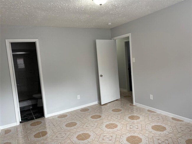 Building Photo - 3139 Wuthering Heights Dr