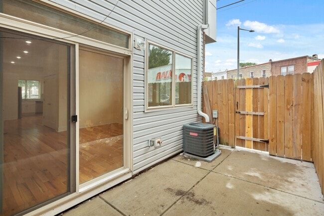 Building Photo - 2100 Sears St