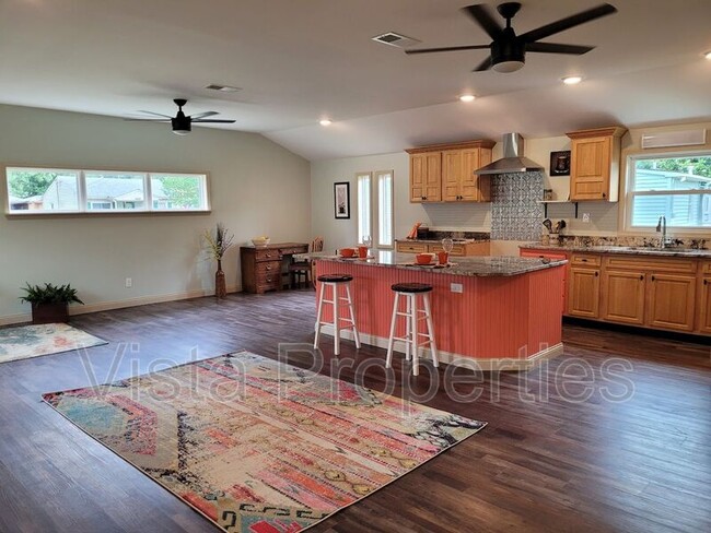 Building Photo - 4208 Lees Ln