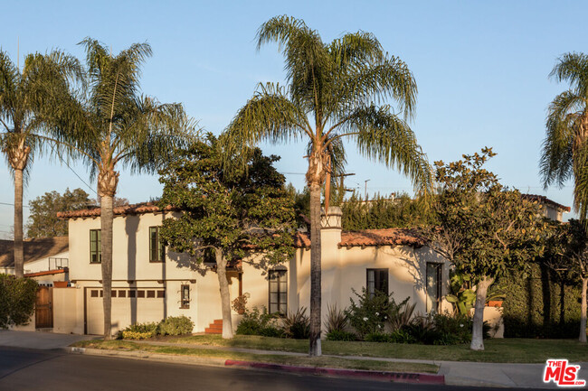 Primary Photo - 1650 S Crest Dr
