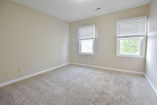 Building Photo - Pet Friendly Four Bedroom!