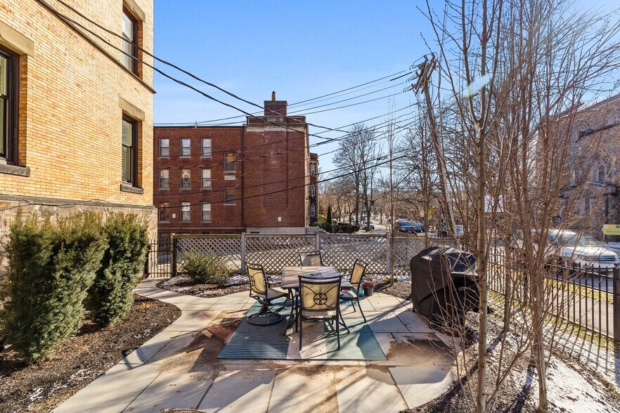 Building Photo - 1763 Beacon St