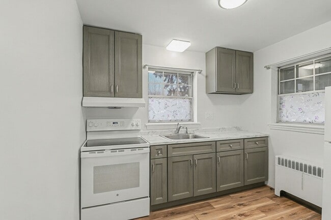 Building Photo - 10 Swan St