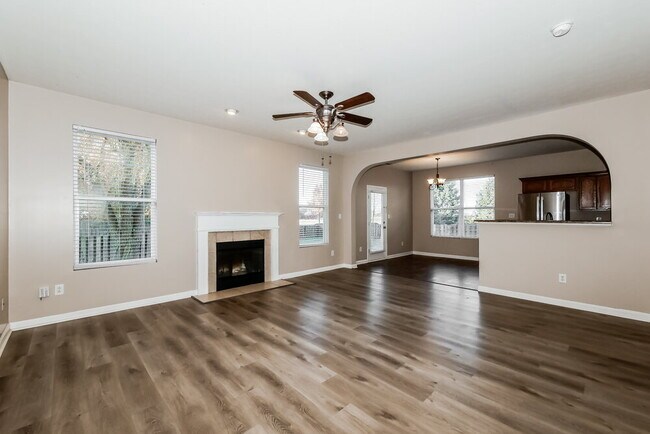 Building Photo - 15559 Old Pond Cir