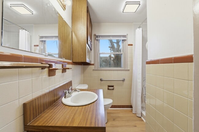 Building Photo - 2610 Hill Dr Cir