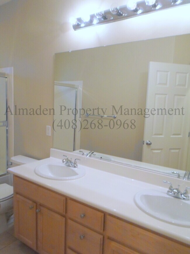 Building Photo - Pets Negotiable! Great Location near Willow Glen! Central A/C! Tri-Level Home w/ Many Upgrades!