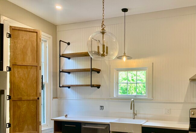 Building Photo - 1701 W Doe Run Rd