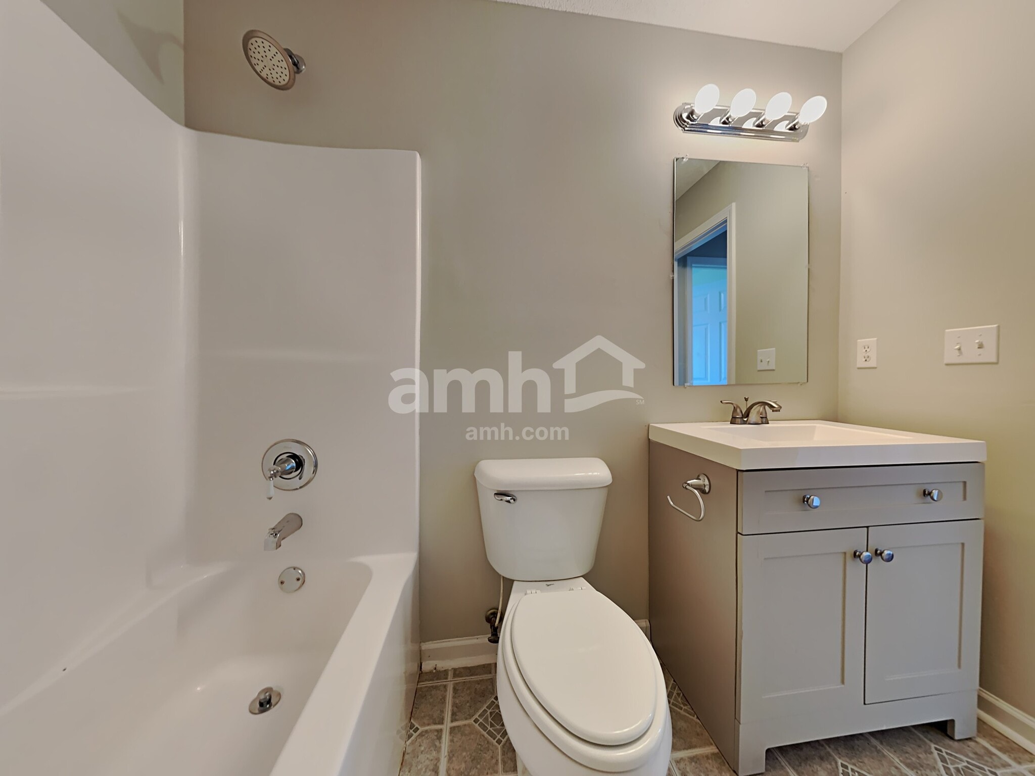 Building Photo - 1900 Roy Dr