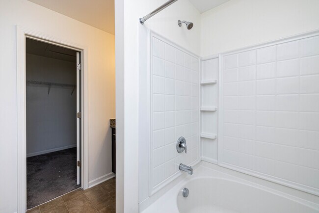 Building Photo - 3BD/2.5BTH Townhome North Western School District - SPRING SPECIAL