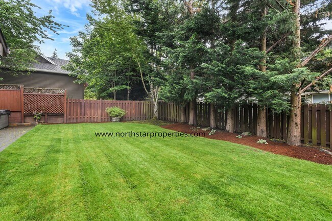 Building Photo - Lake Oswego Perfection