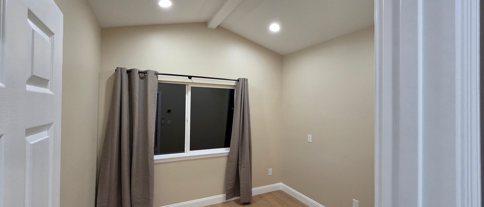 Building Photo - 471 Maplewood Ave