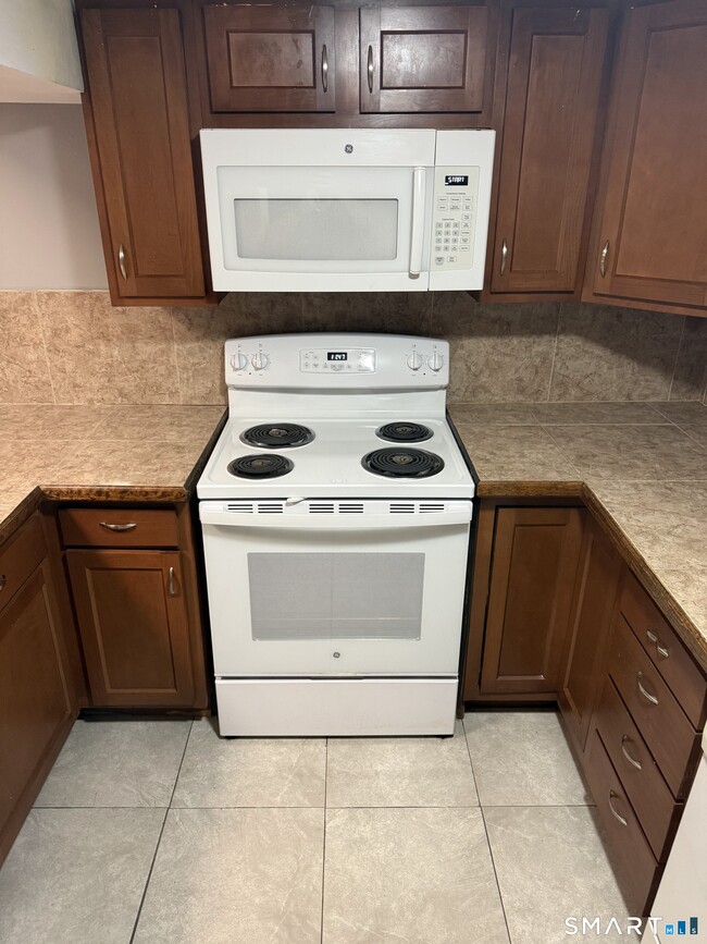 Building Photo - 42 Cottage St