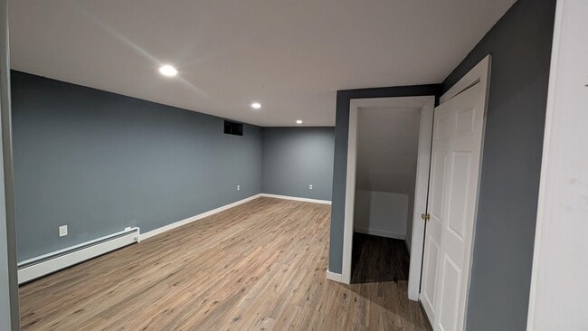 Building Photo - 266 Bell St