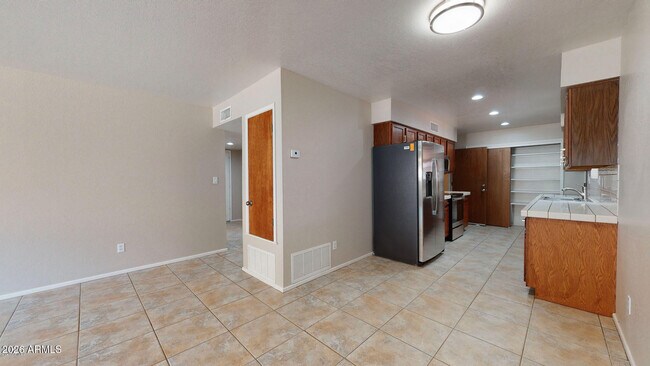 Building Photo - 1330 W 13th St