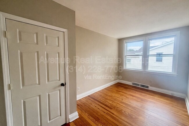 Building Photo - 240 W Essex Ave