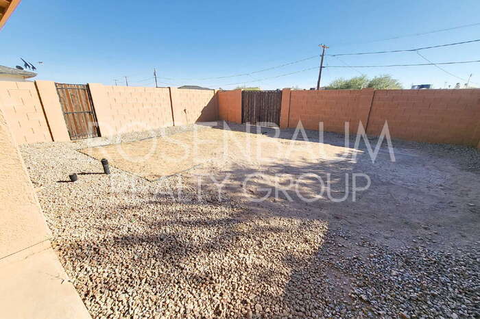 Building Photo - 8585 W Santa Cruz Blvd