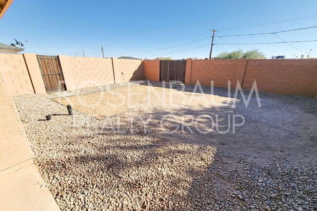 Building Photo - 8585 W Santa Cruz Blvd